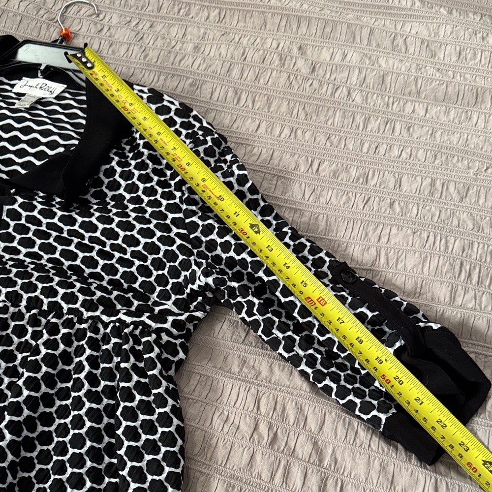 Joseph Ribkoff Monochrome Patterned Blazer - Picture 5 of 8